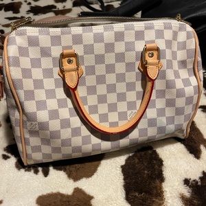 Louis Vuitton speedy handbag like new only used a handful times